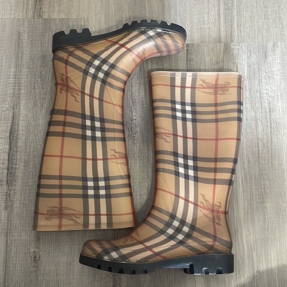 Burberry rain boots - Picture 5 of 8